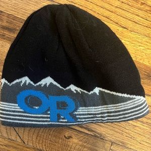 Black outdoor research insulated beanie